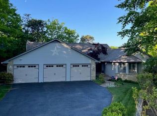 5395 Silver Fox Rd, Roanoke, VA 24018