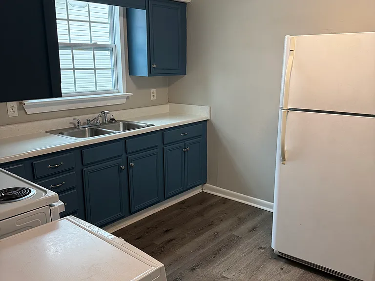 1120 N Maple St #D — Photo 9