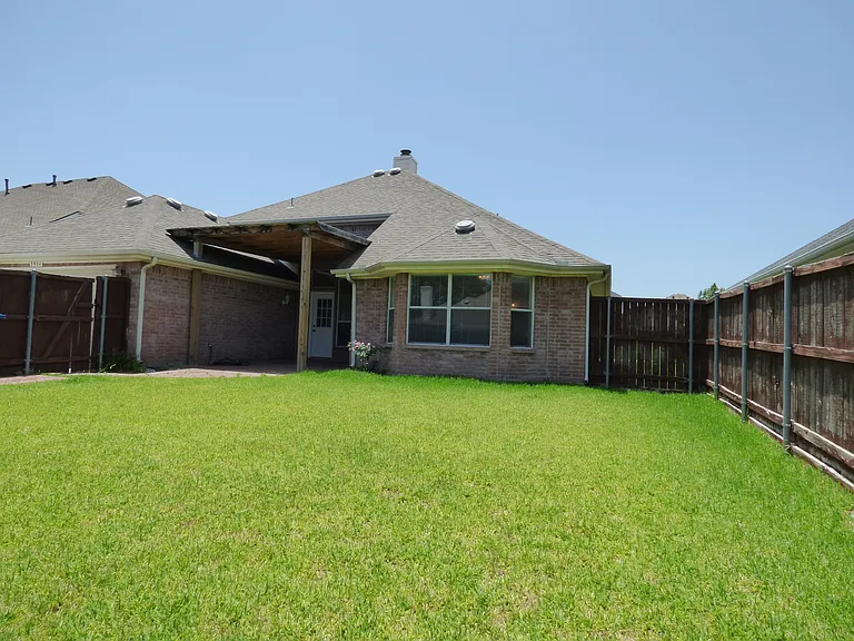 3904 Valez Dr — Photo 24