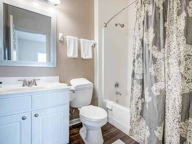 The Waterfront Apartments and Townhomes — Photo 7