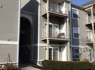 15240 Silver Pkwy APT 102, Fenton, MI 48430