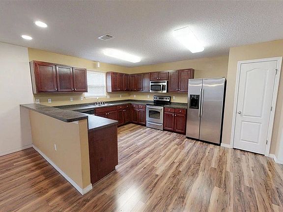 4th image of 1047 Sterling Point Pl