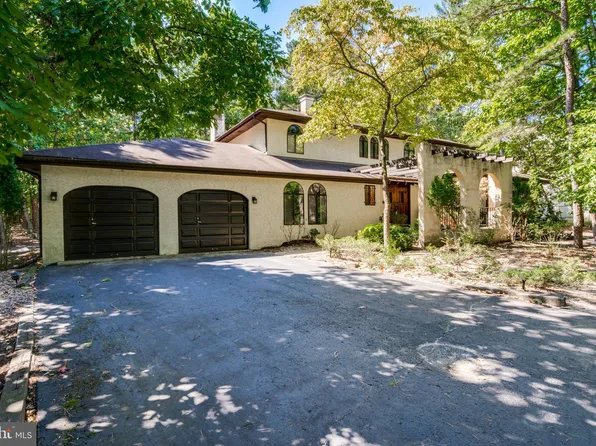 3 Alluvium Lakes Dr, Voorhees, NJ 08043