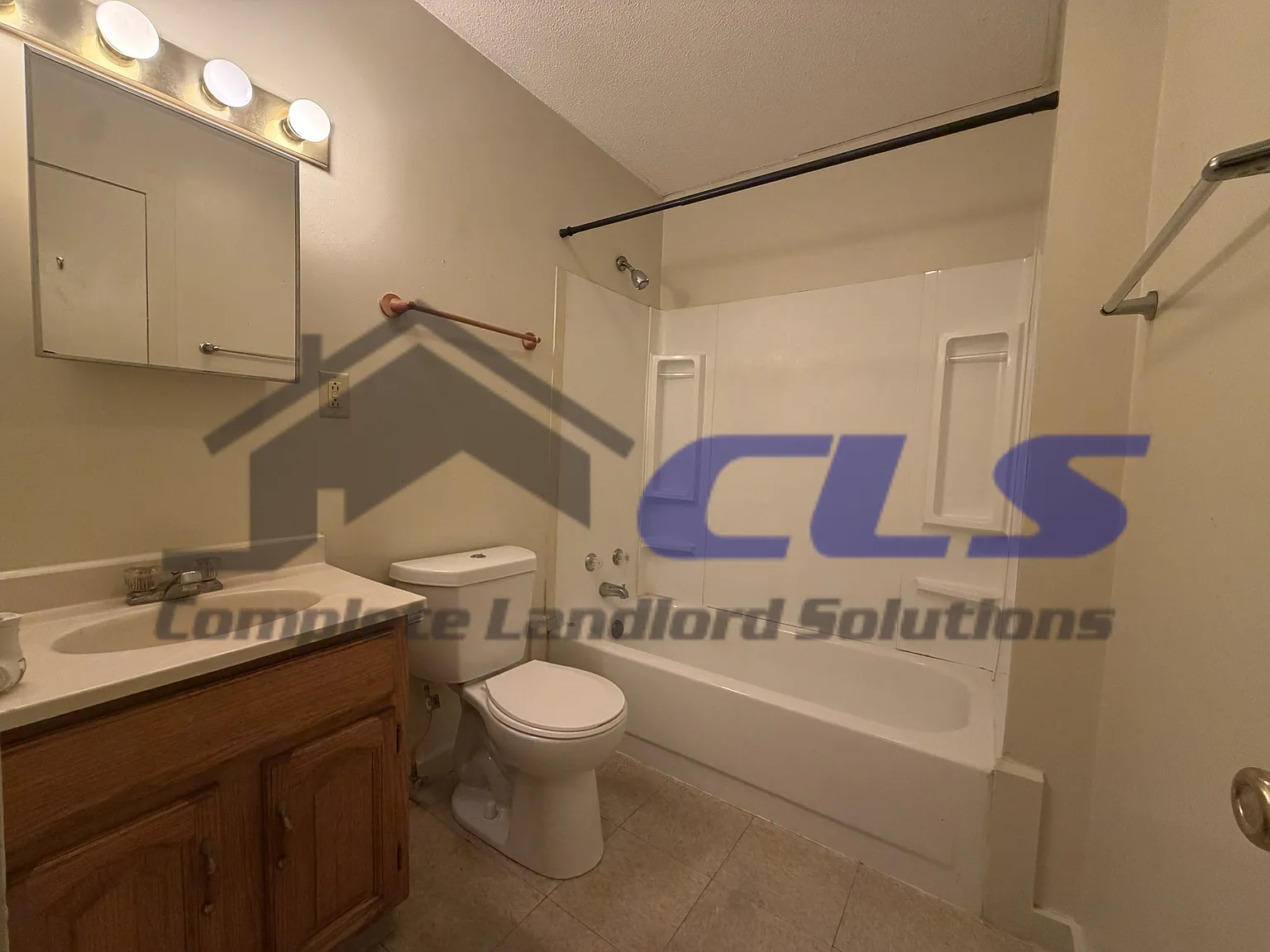 1362 Chestnut Street - 3 — Photo 2