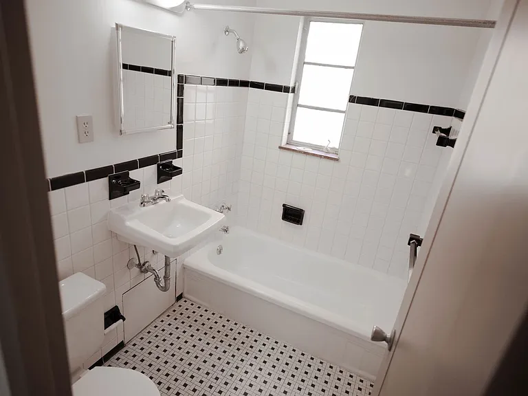 Clifton Woods Apartments — Photo 22