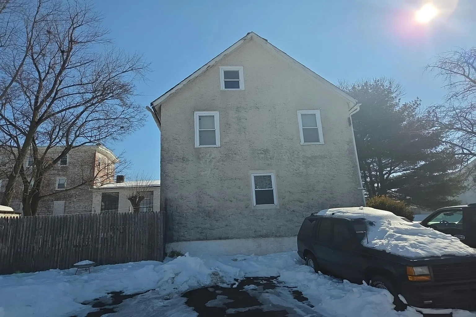 105 Middle Rd photo 1