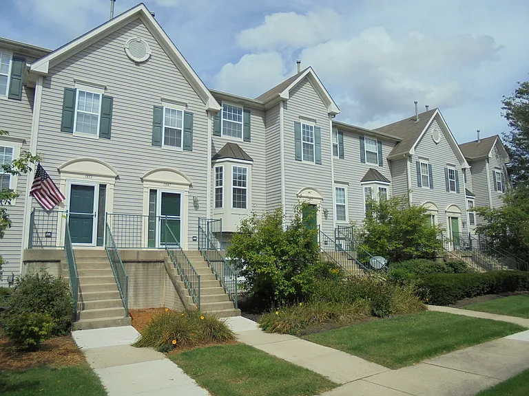 1847 Grandview Pl — Photo 1