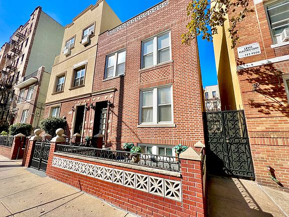 2nd image of 2564 33rd St