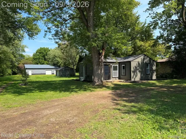 5055 Lapeer Rd, Burton, MI 48509