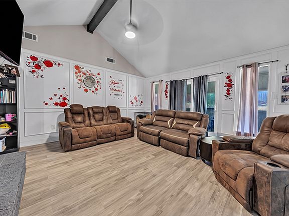 3rd image of 3813 Lynbrook Ln