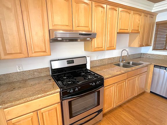 4th image of 100 Cliff Dr APT 13