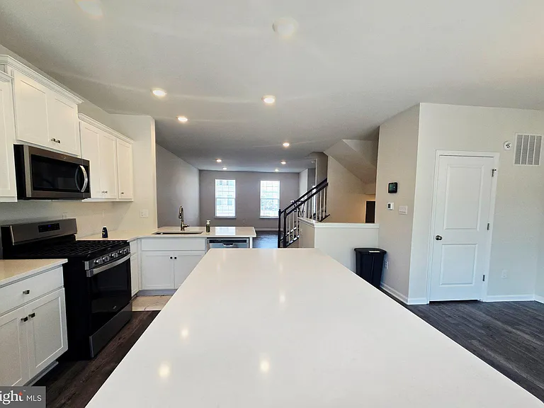 34 Autumn Park Dr — Photo 6