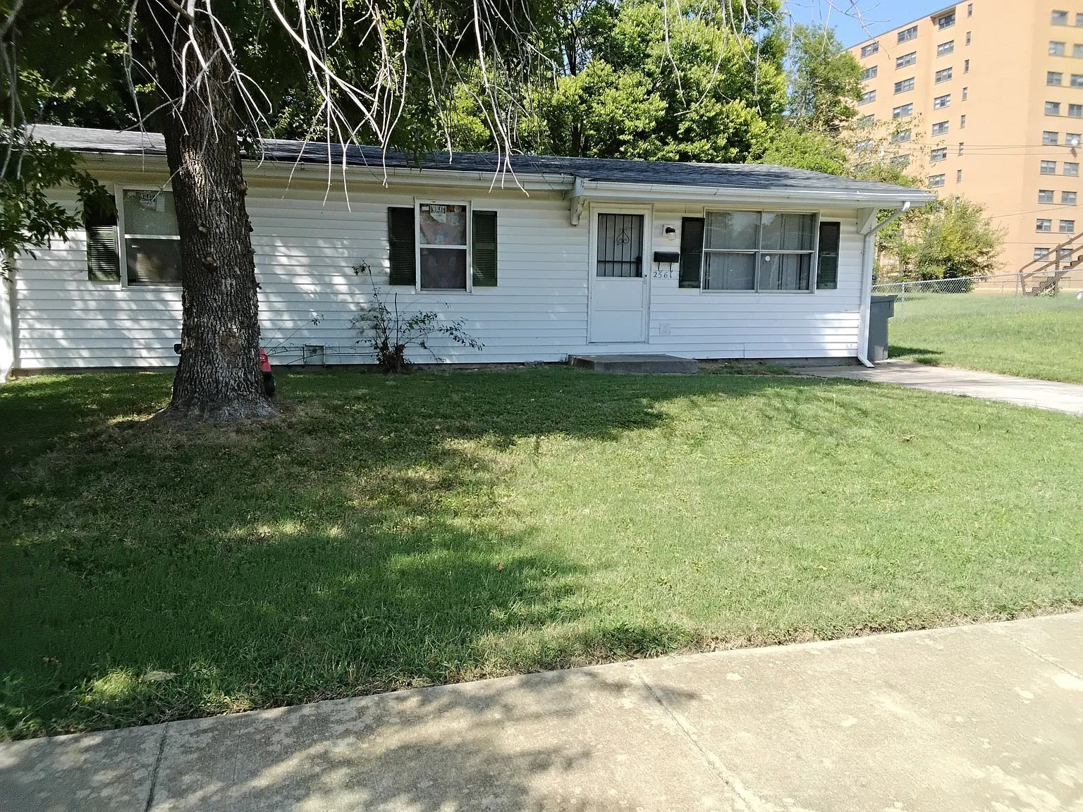 3 bed, 1000 sqft, $1,150 — Photo 1