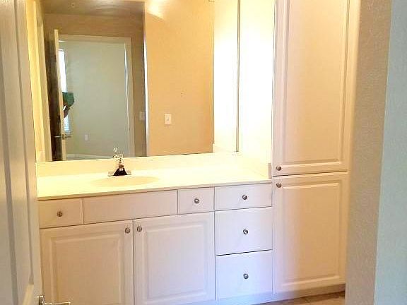 4th image of 8539 GATE Parkway #9102