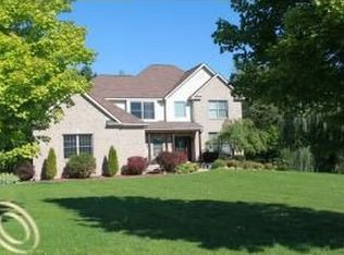 2782 Black Eagle Valley Dr, Howell, MI 48843