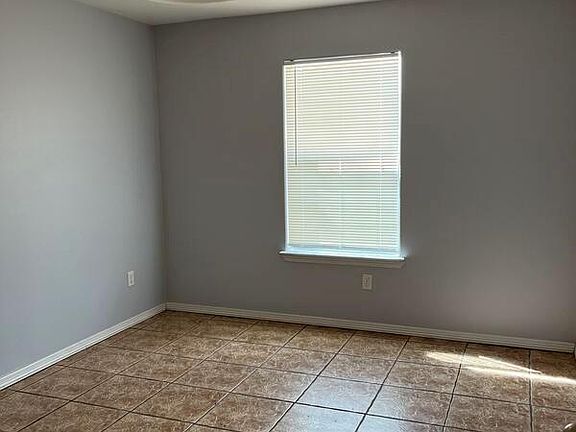 5th image of 702 Sonesta Dr APT F