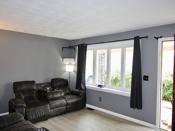 2nd image of 108 Maple Ridge Ct