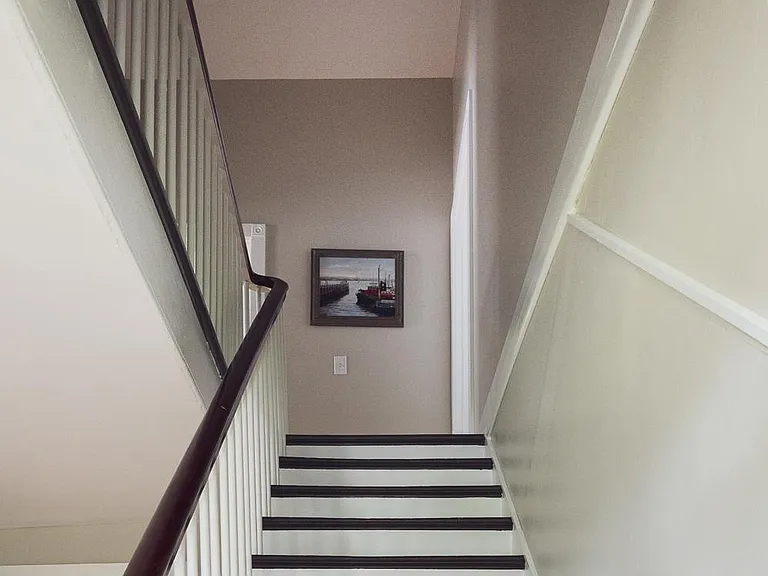 913 Sawyer St — Photo 10