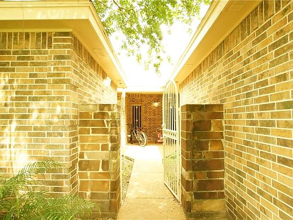 4th image of 1608 N San Antonio St
