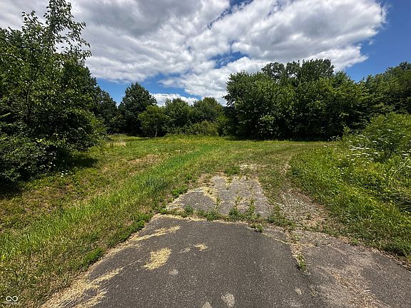 3rd image of 300 South Dr