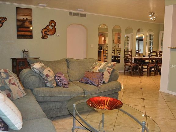 3rd image of 852 Narcissus Ave