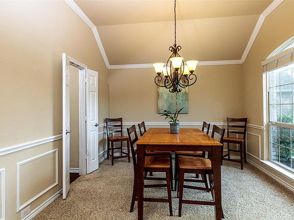 4th image of 4606 Woodcrest Ln