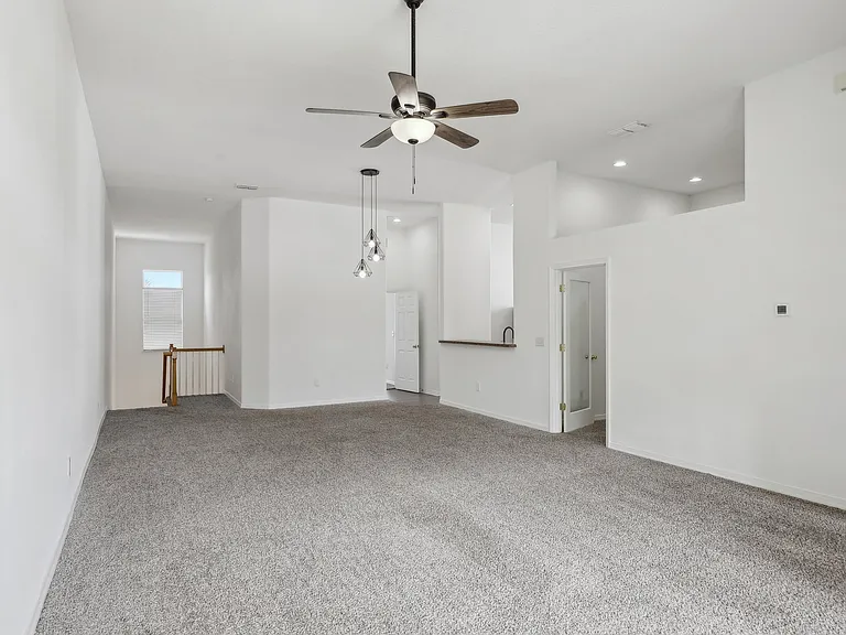 Devon Circle Apartments — Photo 6