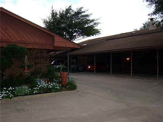 592403