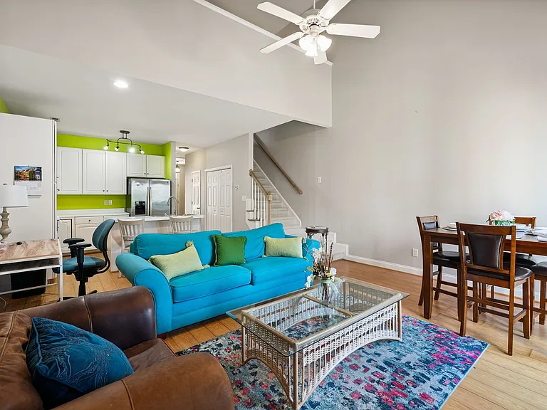 702 Teague Pl — Photo 2
