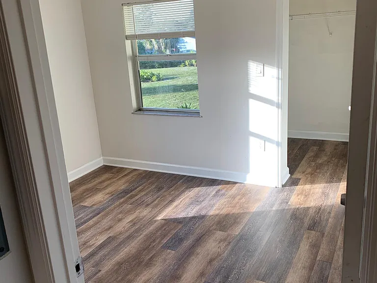1606 Avenue D — Photo 8