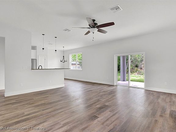 2nd image of 341 Glen Mar Cir