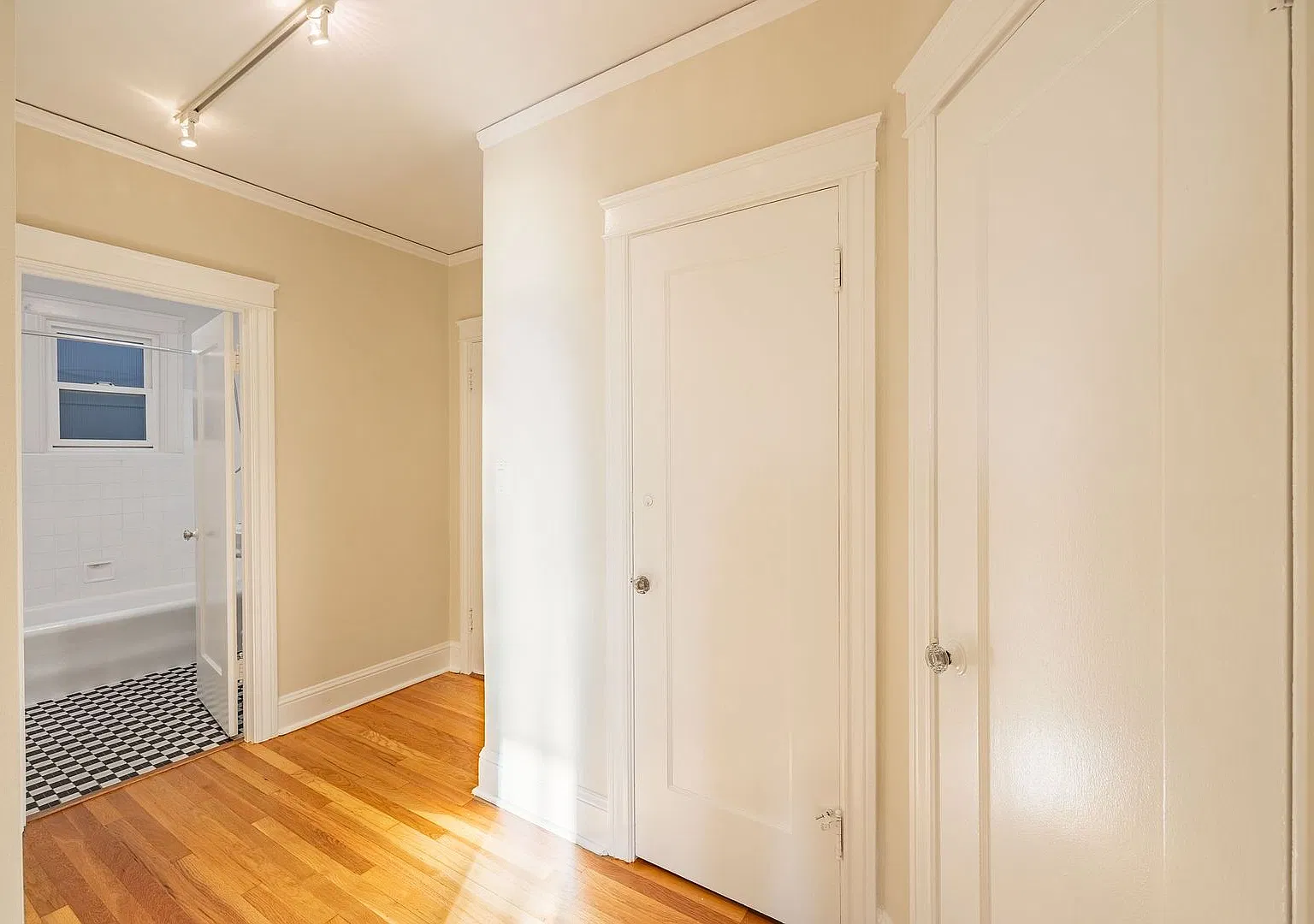 990 Bay St APT 603 - Image 3