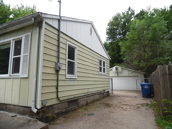 3rd image of 3820 N Union St