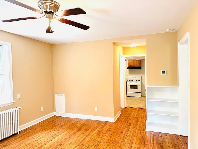 907 Hudson Ave — Photo 9