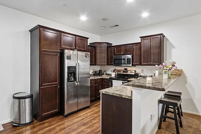 463 Cambria Dr — Photo 5