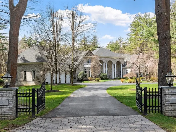 215 Monument Farm Rd, Concord, MA 01742