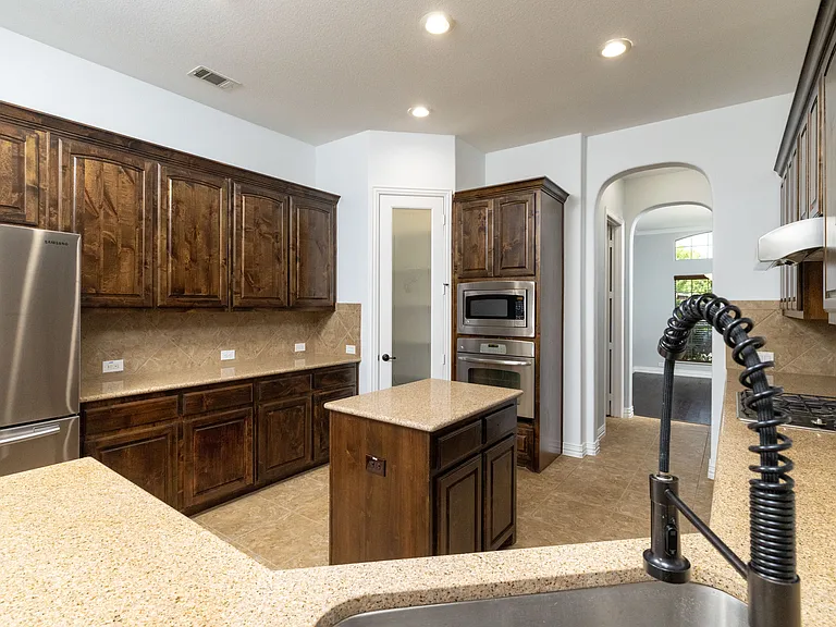 305 Dorset Ct — Photo 31