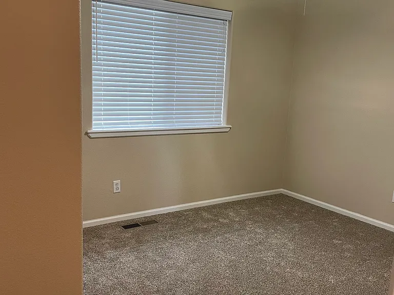 1255 SE Krystin Pl — Photo 5