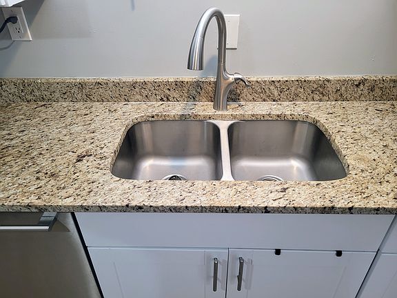 4th image of 328 E Utopia Ave #B