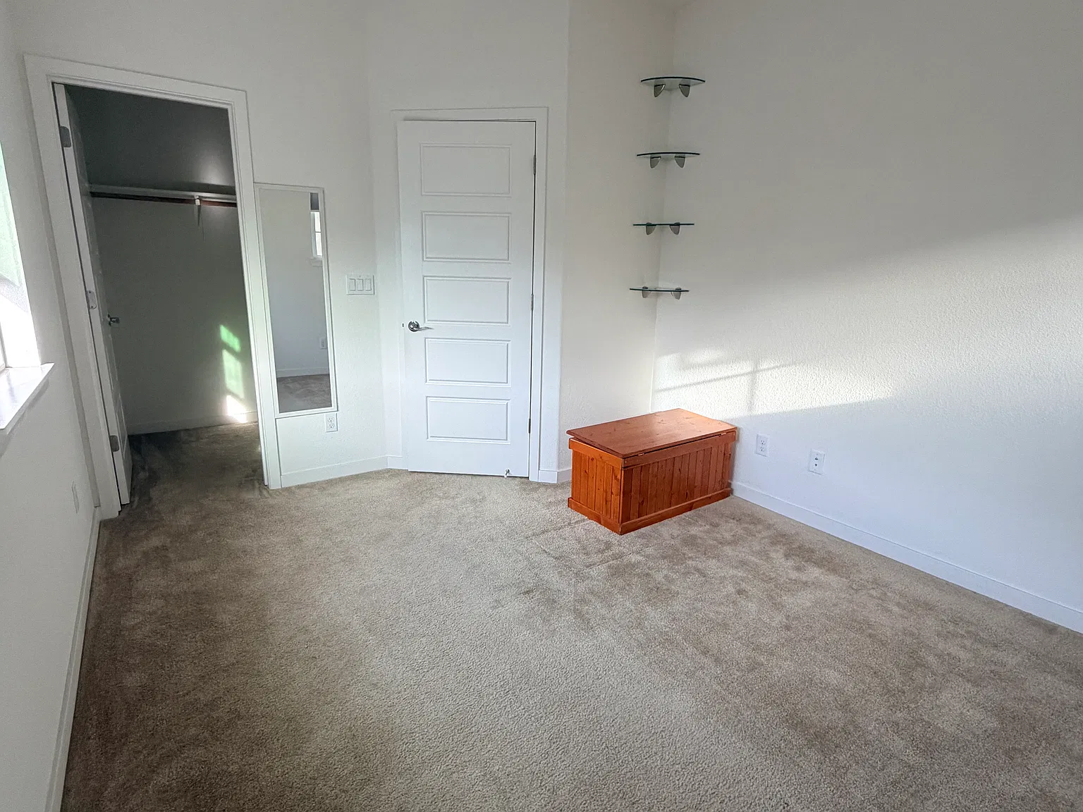 3 bed, 2.5 bath, 1895 sqft, $1,100 — Photo 2