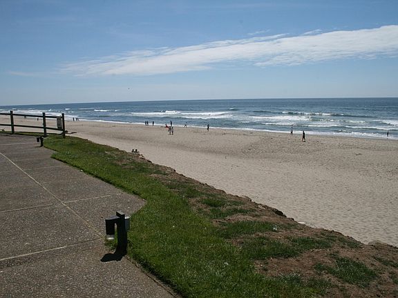 3rd image of 171 SW Highway 101 #104