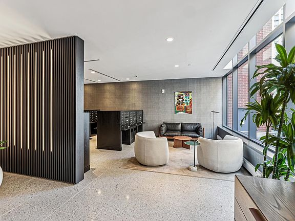 4th image of 155 Bay St #2309