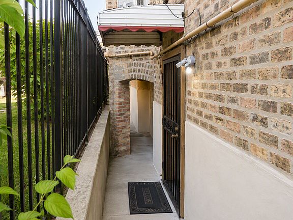 2nd image of 2720 W Polk St #2-B
