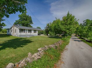 313 Queener Rd, Jacksboro, TN 37757