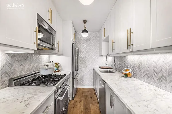 Sold by Sotheby's International Realty | media 3