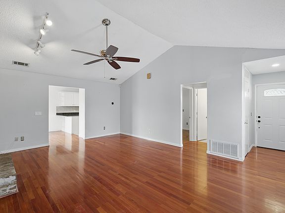 2nd image of 2207 Jamestown Ln