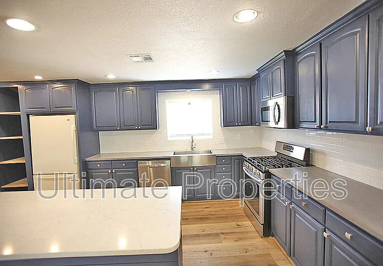 4129 E Bluefield Ave — Photo 9