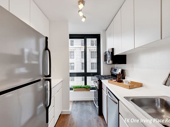 3rd image of 1 Irving Pl APT G10b