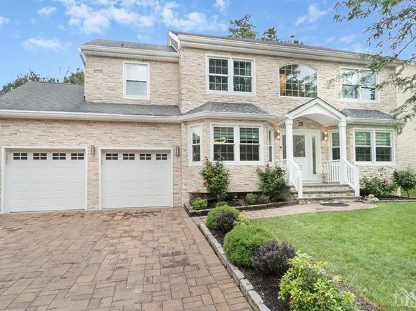 20 Alexis Ct, Colonia, NJ 07067