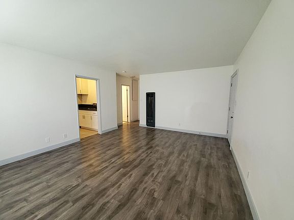 4th image of 1060 W 60th Pl #F